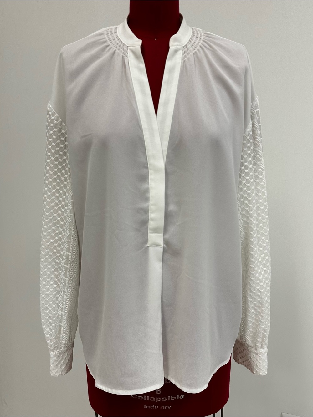 Club Monaco White Lace Sleeve Blouse Size Medium Elegant V-Neck